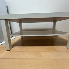 IKEA 白いローテーブルの画像