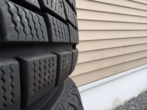 デリカD5　スタッドレスタイヤ　215/70/R16