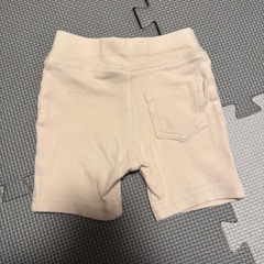 ベージュ ポケット付きショートパンツ 70の画像