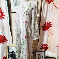 新品未使用、タグ付。PAJARITO(パハリート) 身頃の総刺繍がお見事！＆可憐なワンピース、いかがでしょうか？ の画像