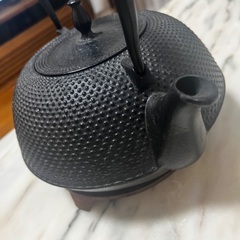 南部鉄器と急須と敷物の画像