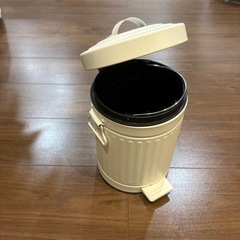 ゴミ箱の画像