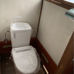 【中古品 状態良好‼️】サンクリーン 手洗付簡易水洗トイレ 温水洗浄便座 袖付きタイプ(ラブリーホワイト) アサヒ衛陶 CAF246+TAF450R+DLAL921(LW)の画像