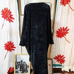 ☆新品未使用品。Natural by studio clip(ナチュラル by クリップ) ゆったりたっぷり。艶めく黒が美しいワンピース、いかがでしょうか？の画像