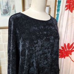 ☆新品未使用品。Natural by studio clip(ナチュラル by クリップ) ゆったりたっぷり。艶めく黒が美しいワンピース、いかがでしょうか？の画像