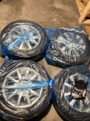 冬タイヤ⭐︎ヴォクシー　195/65R15