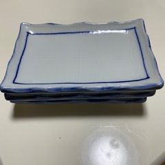 食器一式の画像