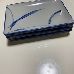 食器一式の画像