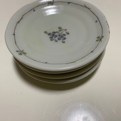 食器一式の画像