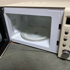 【レトロかわいい】ホワイト電子レンジ カフェ風インテリアの画像