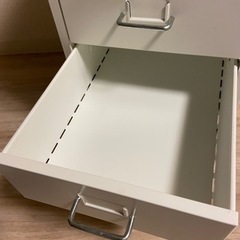 IKEA 引き出しユニット ヘルメル キャスター付きの画像