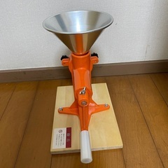 手動式　小麦粉用粉砕機 (オレンジ色)の画像