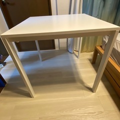 IKEA テーブルの画像