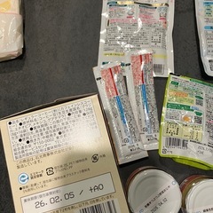 ベビーフード・カフェインレスコーヒー・使い捨てエプロン　セットの画像