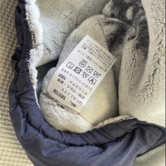 耳付きフード　パウダーフリース雪柄中わたケープの画像