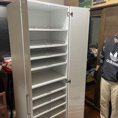 食器棚の画像