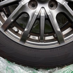 【美品】ヨコハマ スタッドレス 195/65R15 4本セット✨ヴォクシーなどに◎ナット＆ウォッシャー液付きの画像