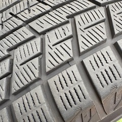 【美品】ヨコハマ スタッドレス 195/65R15 4本セット✨ヴォクシーなどに◎ナット＆ウォッシャー液付きの画像