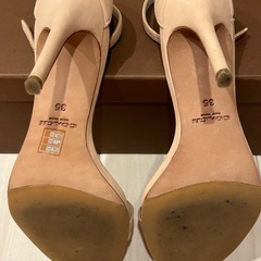 美品　COACH ピンクベージュ サンダル 35サイズの画像