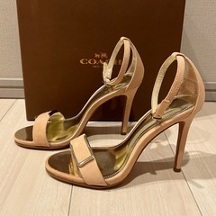 美品　COACH ピンクベージュ サンダル 35サイズの画像