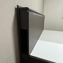 クイーンベットフレームの画像