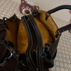 COACH ブラック ハンドバッグ パッチ付きの画像