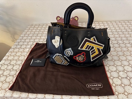 COACH ブラック ハンドバッグ パッチ付き