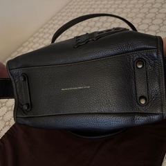 COACH ブラック ハンドバッグ パッチ付きの画像