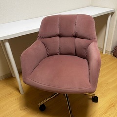 ピンク　デスクチェアの画像