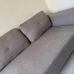 グレーソファーの画像