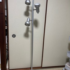 ニトリ  フロアスタンド60W型E26電球型蛍光灯3灯付の画像