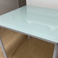 ダイニングテーブルの画像