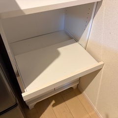 キッチンボード食器棚つきの画像