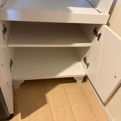 キッチンボード食器棚つきの画像