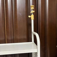  机上突っ張りスチール本棚の画像