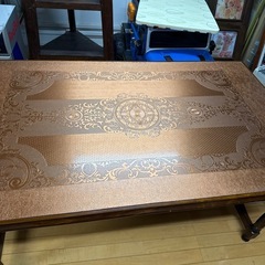 アンティークテーブルの画像
