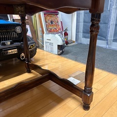 アンティークテーブルの画像