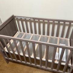 IKEA SUNDVIKベビーベッド　グレーブラウンの画像