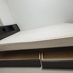 セミダブルベッドの画像