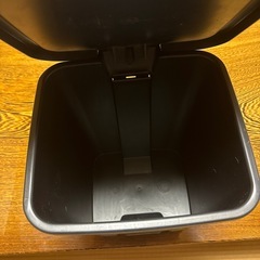 ゴミ箱
の画像