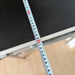 折り畳みテーブルの画像