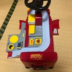 トミカも遊べる！足けり玩具！乗用玩具の画像