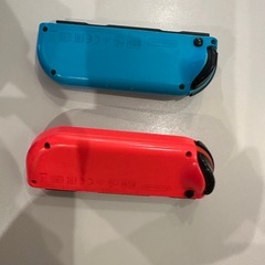 ニンテンドーSwitchのジョイコンセットと保護ケースの画像