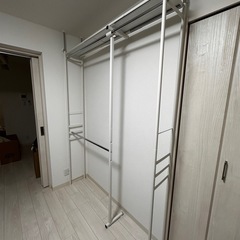 突っ張りハンガーラックの画像
