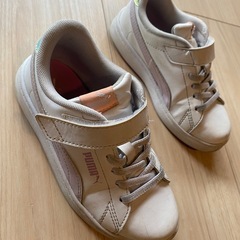 PUMA 18cm白スニーカーの画像