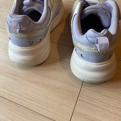 NUOVO Girl 19cm 薄紫スニーカー
の画像