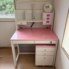 交渉中　学習デスク　　勉強机　ニトリ　デスク　てーぶテーブルの画像