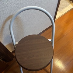 折りたたみ椅子の画像