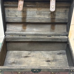 アンティーク風の宝箱（大型）／サプライズ演出・撮影小道具に最適の画像