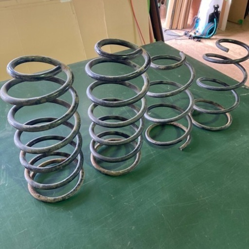 ランチアデルタ　バネ